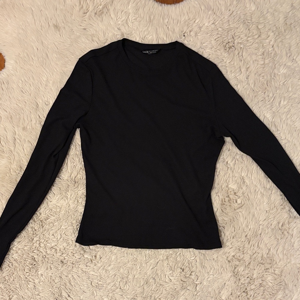 Long black ribbed black sleeve